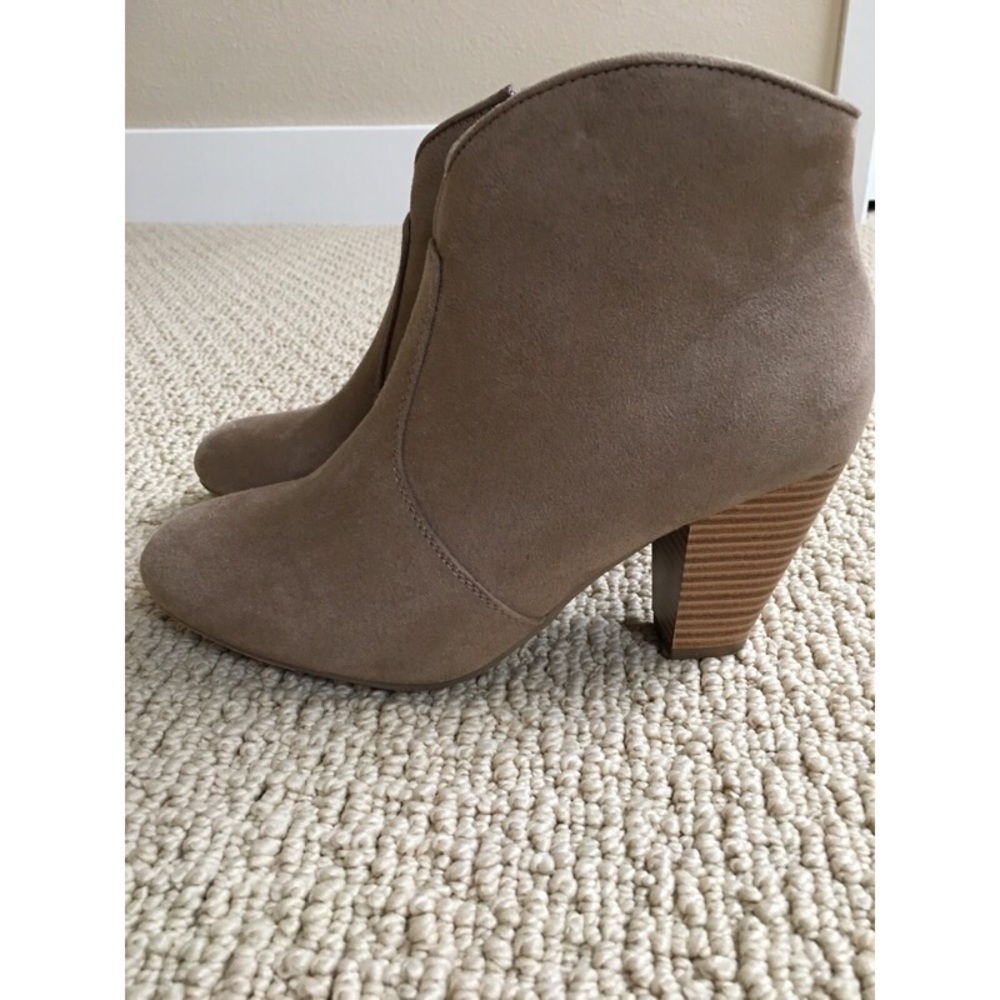👢Beautiful, faux suede boho booties! NWOT